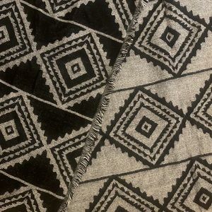 Reversible graphic scarf